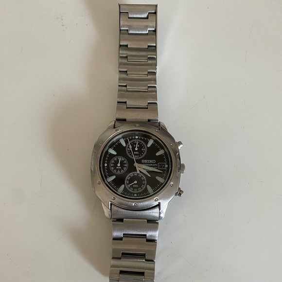 38 mm Seiko Chronograph Watch - Picture 1 of 2